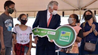 caiado entrega moradia