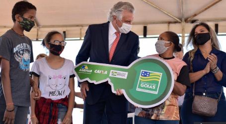 caiado entrega moradia