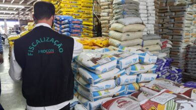 Procon Goiânia apreende cerca de 6 toneladas de produtos agropecuários vencidos