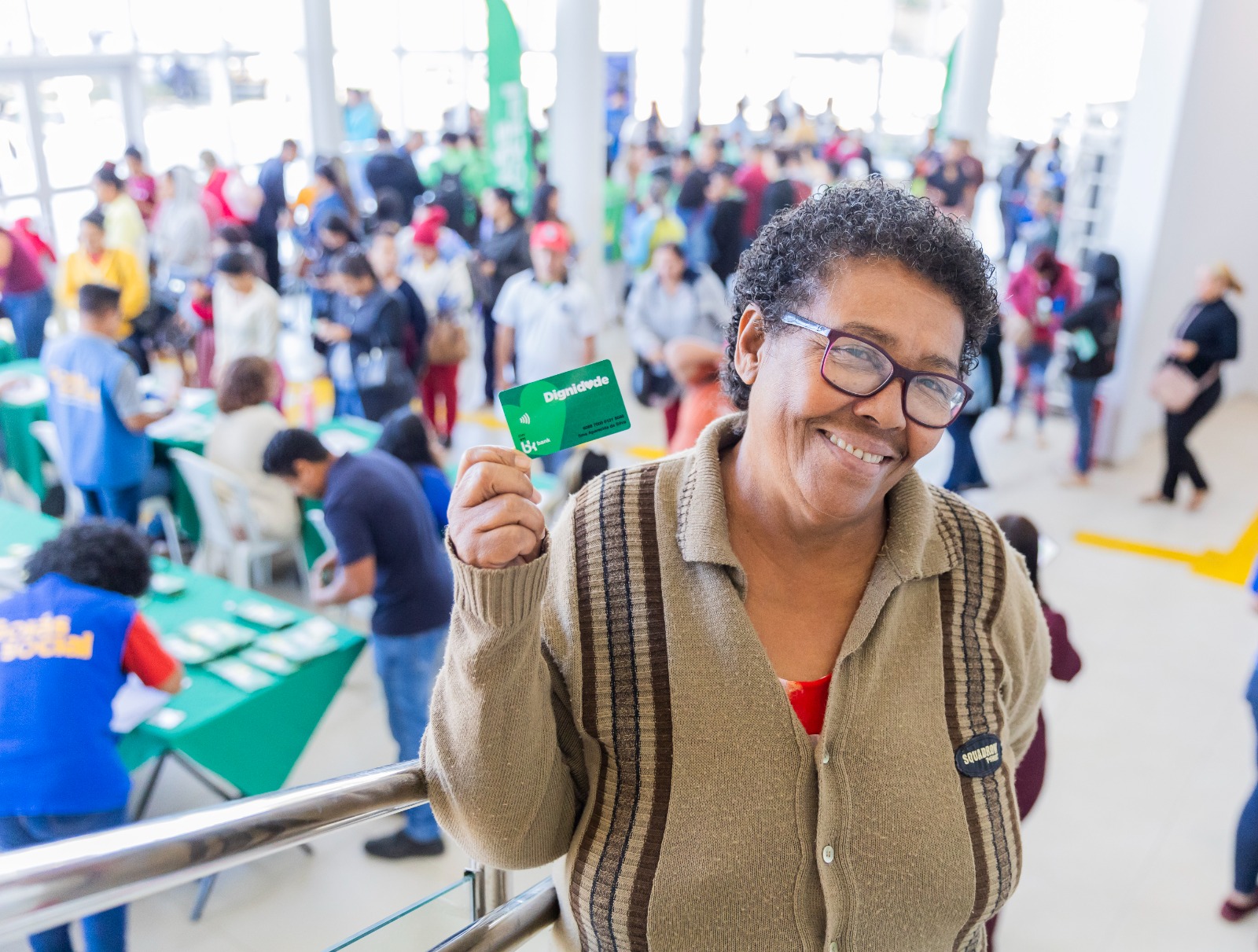 Programa “Goiás Por Elas” entrega 235 cartões para mulheres vulneráveis